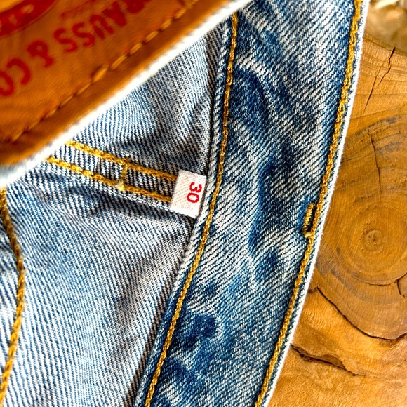 Levi’s high rise, button fly, cropped jeans! ✌️ - Picture 3 of 3